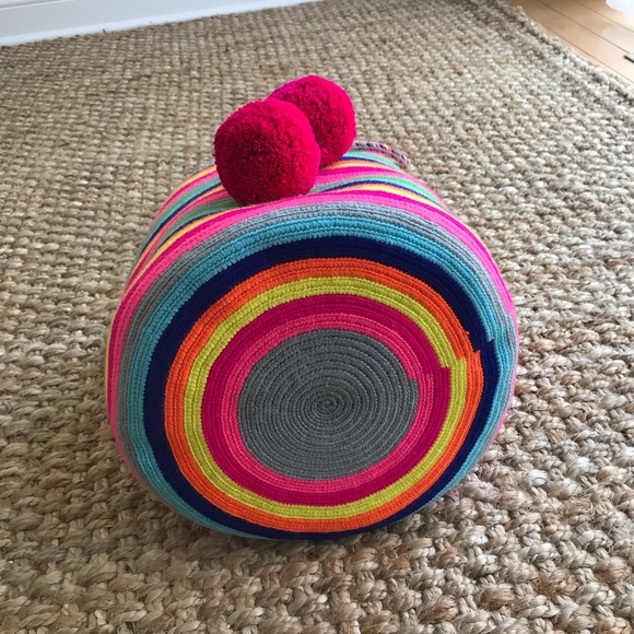 New: Wayuuchilabag Oversized Crossbody Bucket Bag with Pom Poms - Picture 12 of 16
